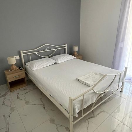 Antonis Apartment Παραλία Διονυσίου Δωμάτιο φωτογραφία